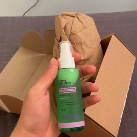 Spray Antiacne recém-chegado, ainda com a caixa